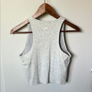 Vuori Pose Pylo Tank Top in Heather White sz medium